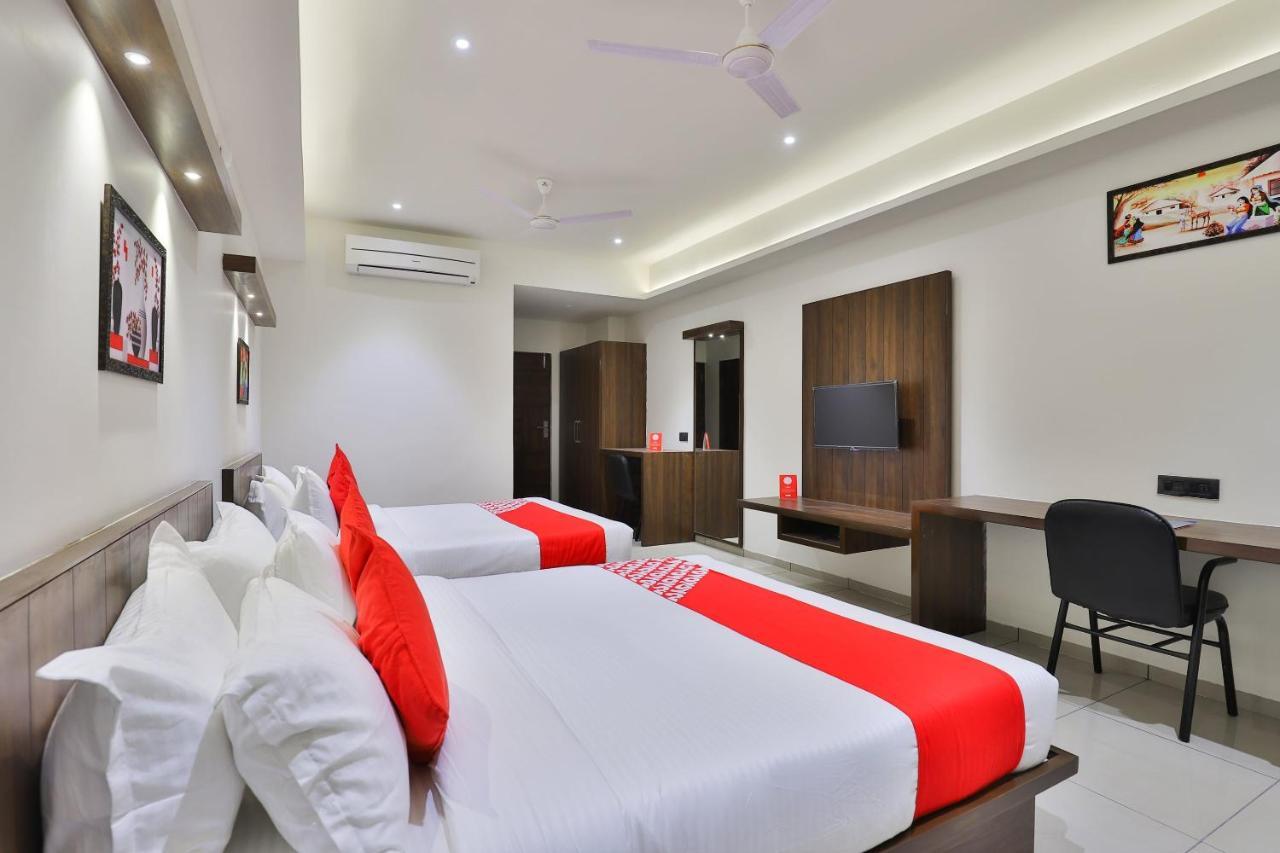 Oyo 16604 Hotel Sparsh Inn Ahmadábád Kültér fotó