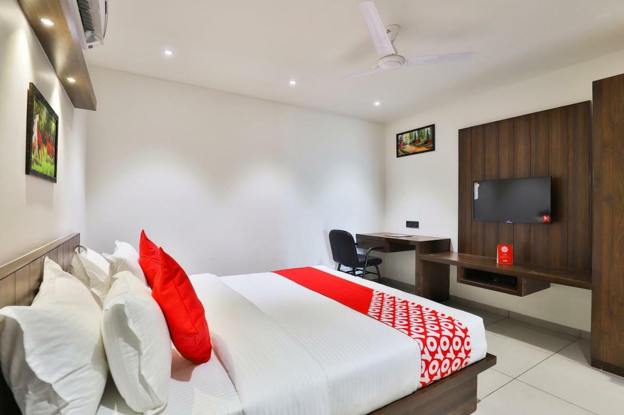 Oyo 16604 Hotel Sparsh Inn Ahmadábád Kültér fotó