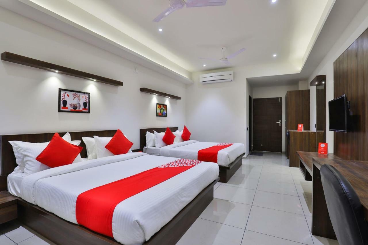 Oyo 16604 Hotel Sparsh Inn Ahmadábád Kültér fotó